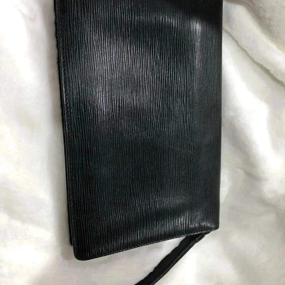 Louis Vuitton Epi Envelope Bag with working key - Picture 6 of 14